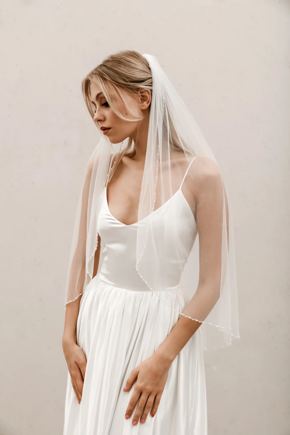 Ivory ribbon edged beaded design veil bridal wedding nwt new plbg206 Light ivory wedding veil with beaded lace appliques V107  main image 2