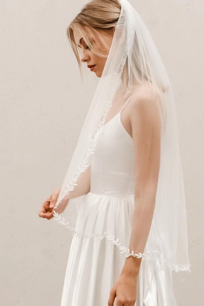 Floral Pearl Edge Veil – The Dress Bride